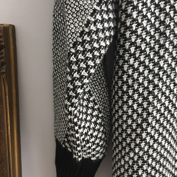 Design History sweater - Picture 5 of 7